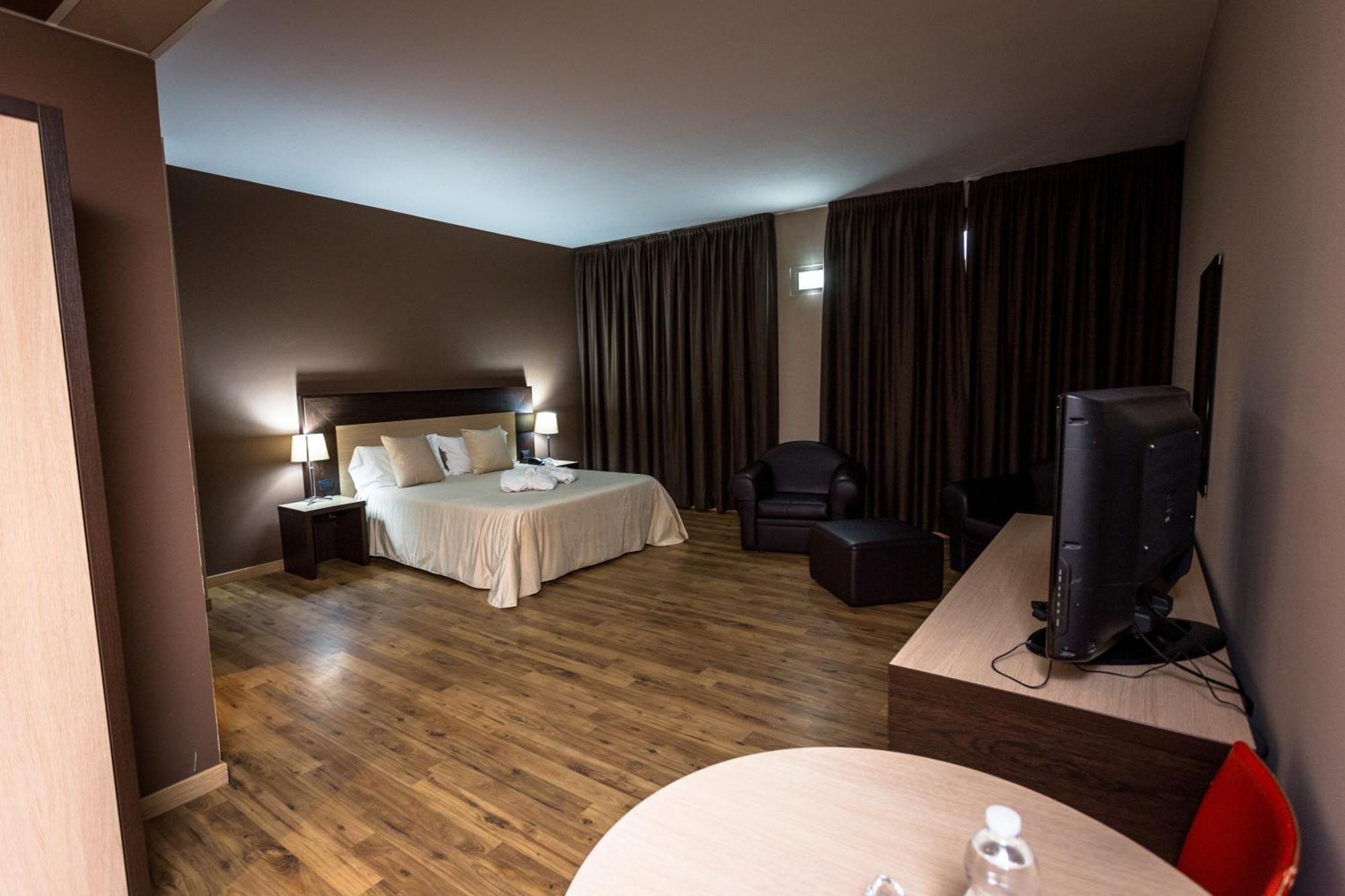 Hotel Don Camillo Brescello Eksteriør bilde
